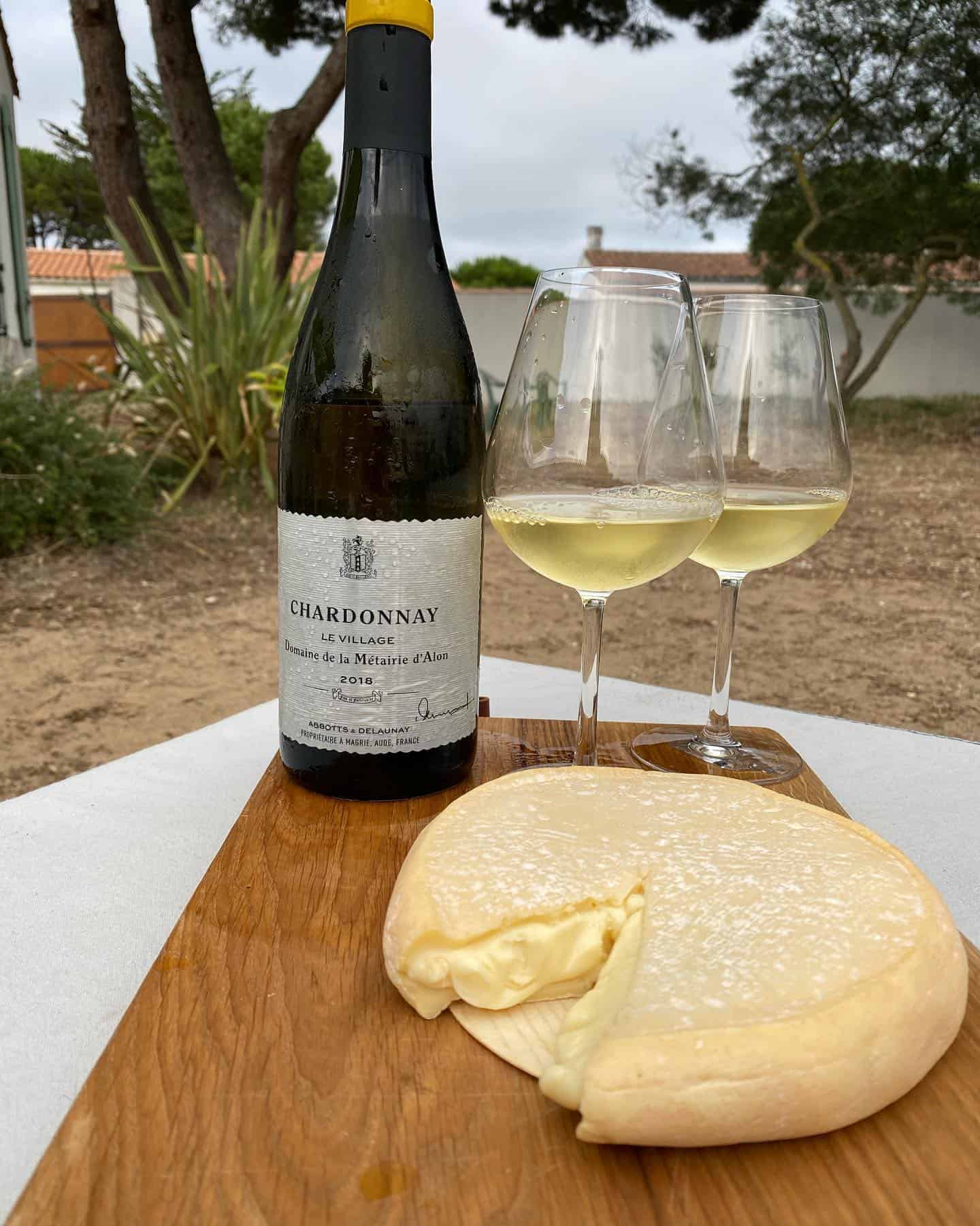 Chardonnay vs. Pinot Grigio: Detailed Comparison