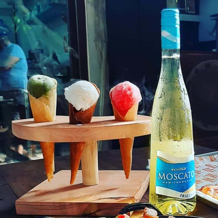 How Long Does Moscato Last? (Unopened and Opened)