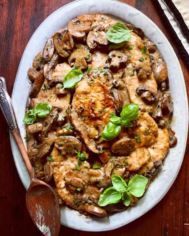 What Are the Ingredients of Chicken Marsala